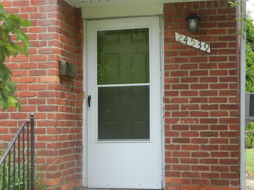 24539 Orangelawn, Redford, MI, 48239-1670 | Card Image