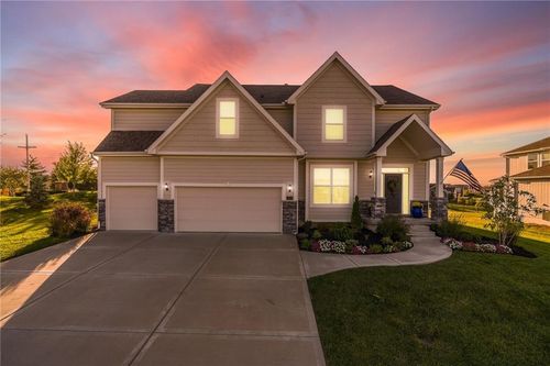 7604 Donnelly Ave, Kansas City, MO, 64158-1423 | Card Image