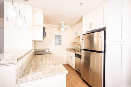 apt-a308-1820 Kaioo Dr, Honolulu, HI, 96815-5815 | Card Image