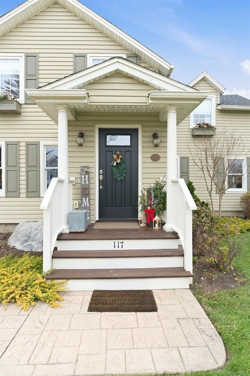 117 Union Ave, Islip, NY, 11751-4314 | Card Image