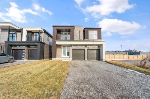 210 Wellandvale Dr, Welland, ON, L3C7C7 | Card Image