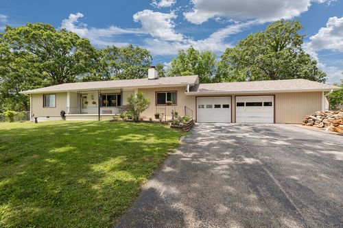 818 Walnut Dr, Warsaw, MO, 65355-3220 | Card Image