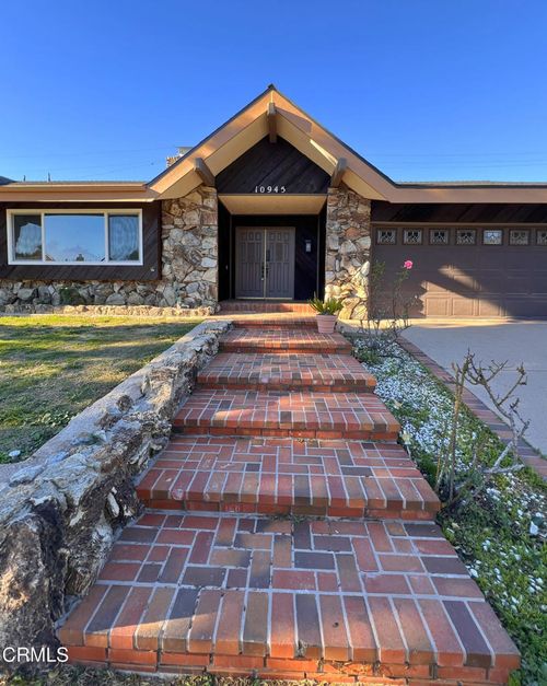 10945 Kings Rd, Ventura, CA, 93004-1033 | Card Image