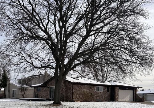 2219 Belmont Dr, Sterling Heights, MI, 48310-2302 | Card Image