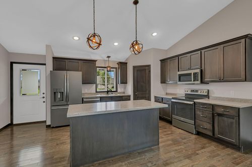 2112 4th St N, Sartell, MN, 56377-2157 | Card Image