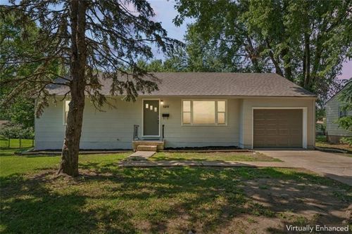 1211 Ne 67th Pl, Gladstone, MO, 64118-3525 | Card Image