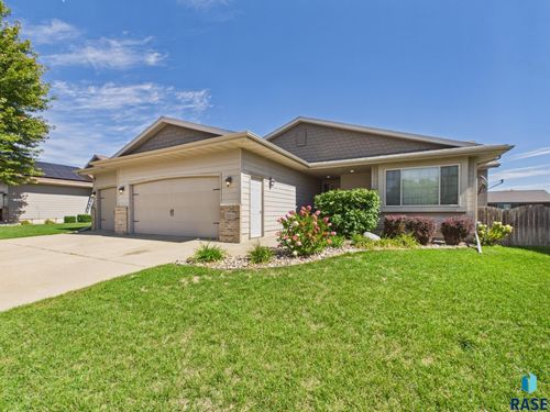 2204 S Juneau Ln, Sioux Falls, SD, 57106 | Card Image