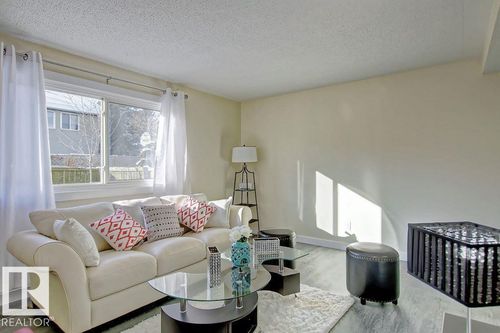 692 Abbottsfield Rd Nw, Edmonton, AB, T5W4R4 | Card Image