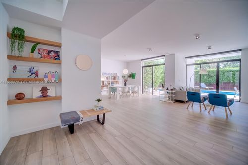 8660 Arboretum Ln, Miami, FL, 33138-3779 | Card Image