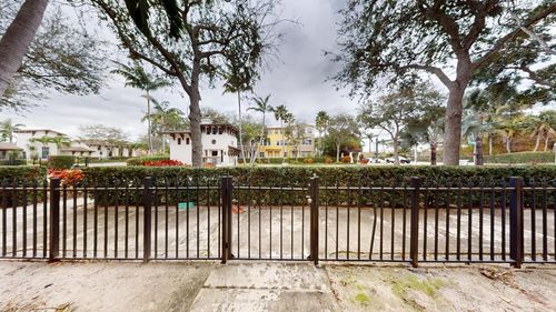 3-690 Amador Ln, West Palm Beach, FL, 33401-8489 | Card Image