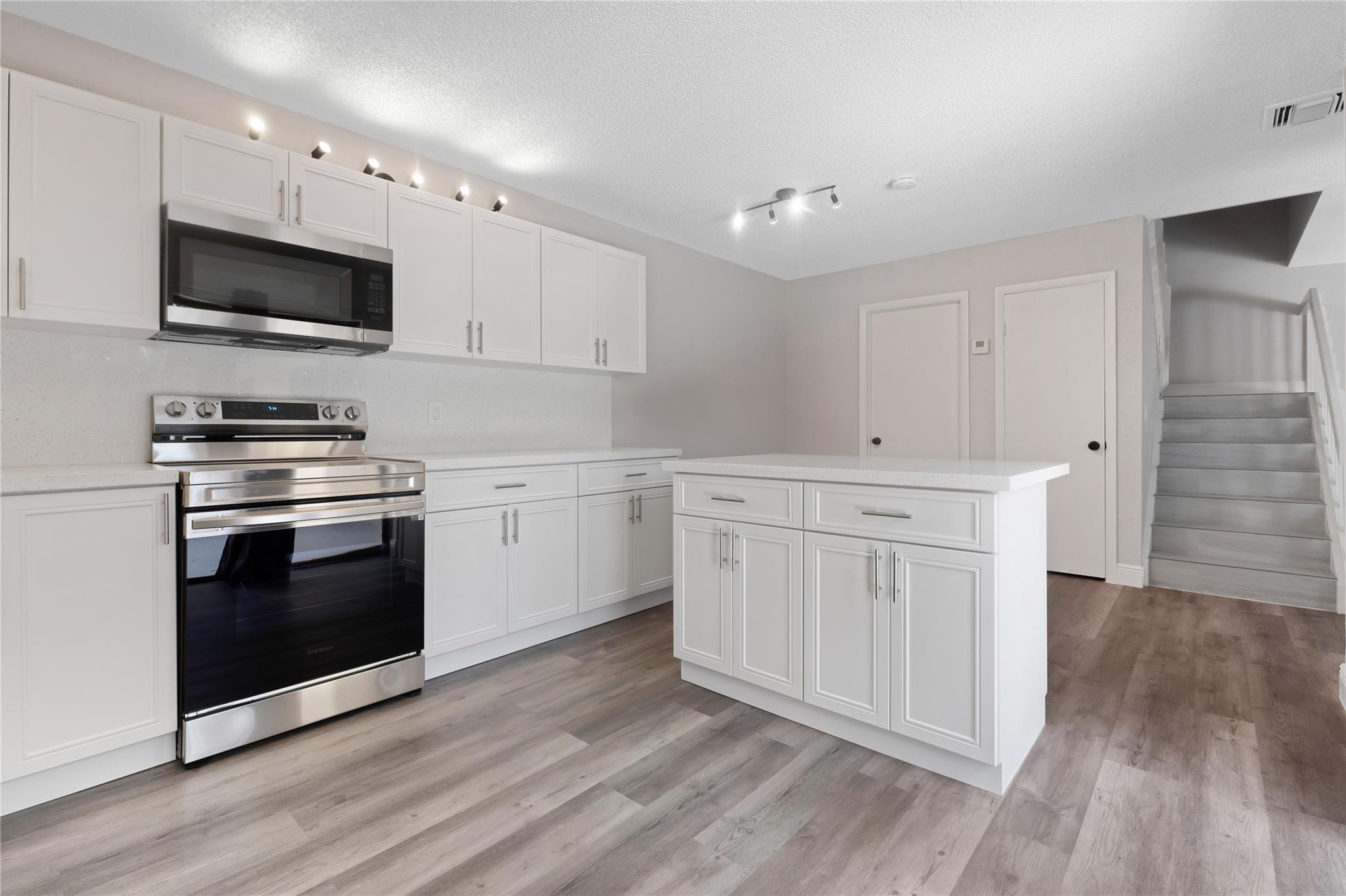 Springdale Cir, Palm Springs, FL 33461