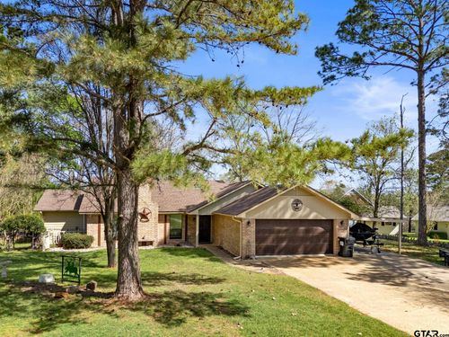 109 Old Barn Cir, Holly Lake Ranch, TX, 75765-7542 | Card Image