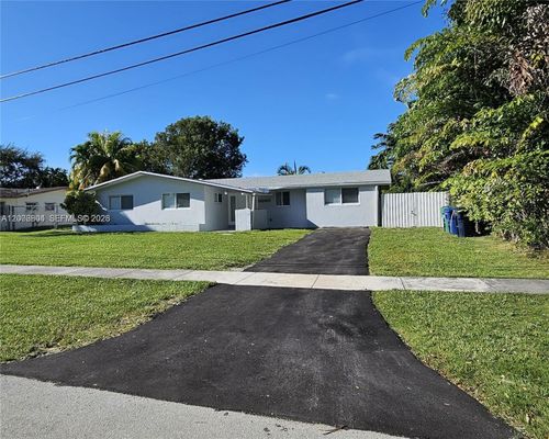 10050 Broad Channel Dr, Cutler Bay, FL, 33157-6926 | Card Image