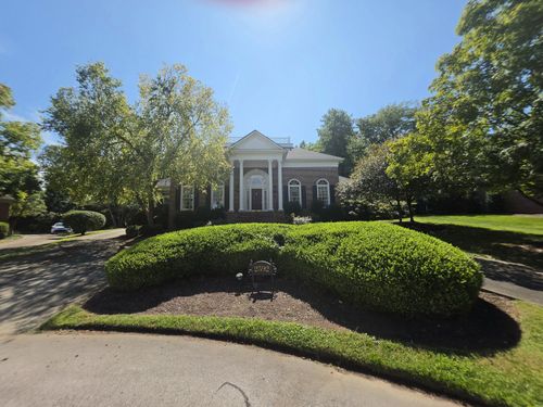 2392 The Woods Ln, Lexington, KY, 40502-6582 | Card Image