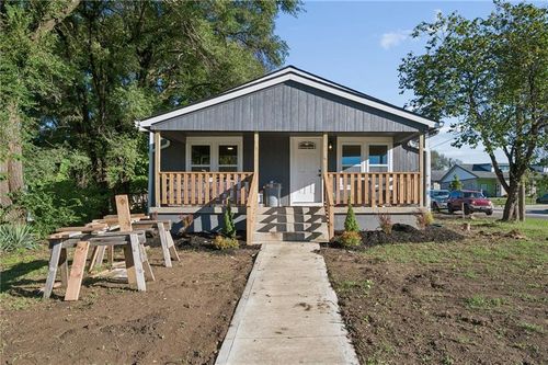 139 E 3rd St, Tonganoxie, KS, 66086-8818 | Card Image