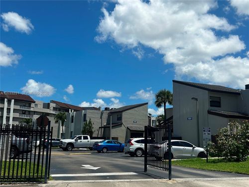 204-10284 Nw 9th St Cir, Miami, FL, 33172 | Card Image