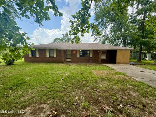 945 Horseshoe Rd, Mount Olive, MS, 39119-4770 | Card Image