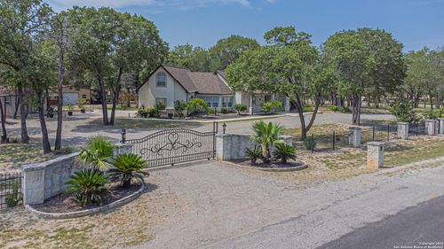 323 Shannon Ridge Dr., Floresville, TX, 78114 | Card Image