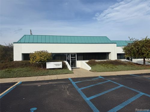 suite-3-4007 W Court Street, Flint, MI, 48532 | Card Image