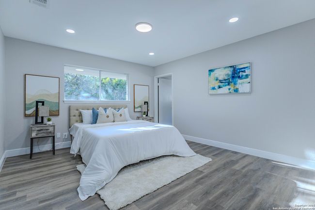 10215 Rafter O Trl, House other with 5 bedrooms, 2 bathrooms and null parking in Helotes TX | Image 12