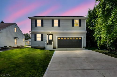 15800 Northwood Ave, Maple Heights, OH, 44137-3748 | Card Image