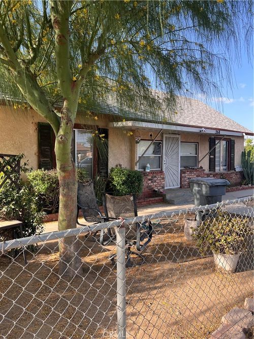 268 W 2nd St, Perris, CA, 92570-2089 | Card Image