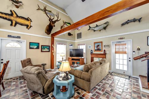 172 Rosethorn Ln, Grand Isle, LA, 70358-9782 | Card Image