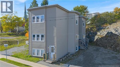 77 Exmouth St, Saint John, NB, E2L3R9 | Card Image