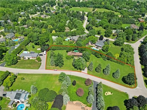 11 Weneil Dr, Freelton, ON, L8B0Z6 | Card Image