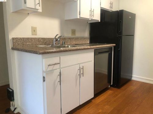 302-250 Whitmore St, Oakland, CA, 94611-4630 | Card Image