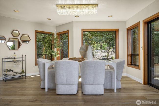 13707 Se 51 St Pl, House other with 4 bedrooms, 4 bathrooms and 2 parking in Bellevue WA | Image 12