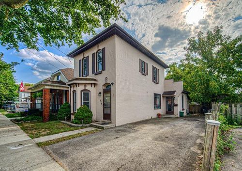 5 Superior St, Brantford, ON, N3S2J9 | Card Image