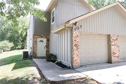 107 Ne Greystone Dr, Lee's Summit, MO, 64086-6325 | Card Image
