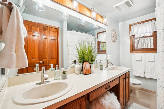 2 Full Baths and 1 Half Bath | Image 18