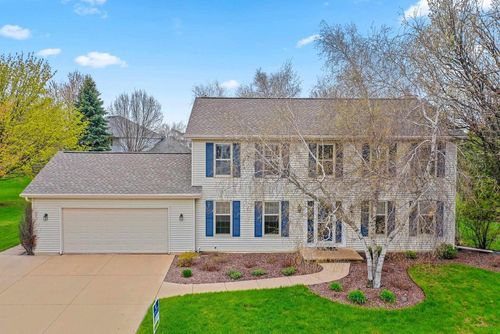 228 Bosworth Lane, NEENAH, WI, 54956 | Card Image