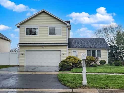 900 Ashford Ln, Westmont, IL, 60559-2654 | Card Image