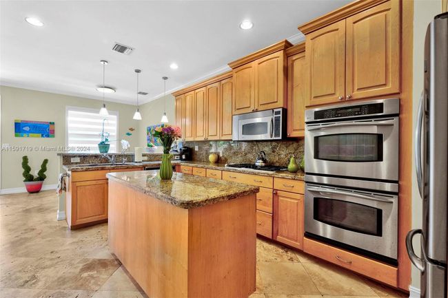 7431 Center Bay Dr, House other with 3 bedrooms, 3 bathrooms and null parking in North Bay Village FL | Image 5