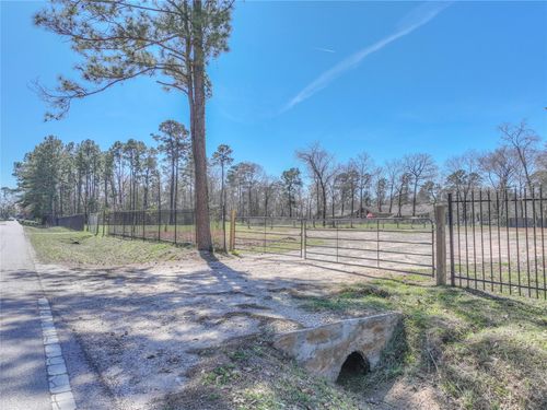 17044 Lexington Dr, Conroe, TX, 77385-4711 | Card Image