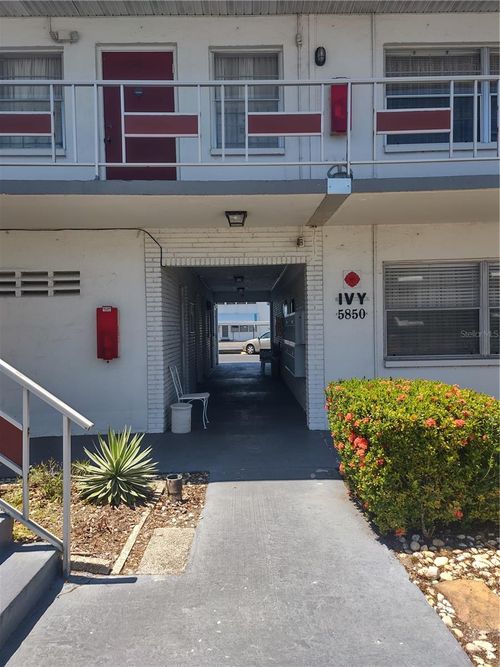 23-5850 18th St N, SAINT PETERSBURG, FL, 33714-1581 | Card Image