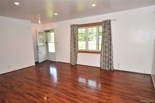 1150 E Hill Rd, Grand Blanc, MI, 48439-4805 | Card Image