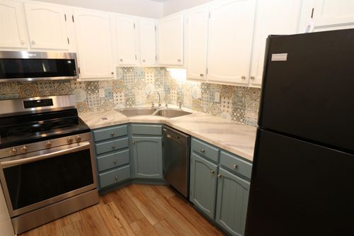 fly-in-149 Airport Rd, Waitsfield, VT, 05673-6109 | Card Image