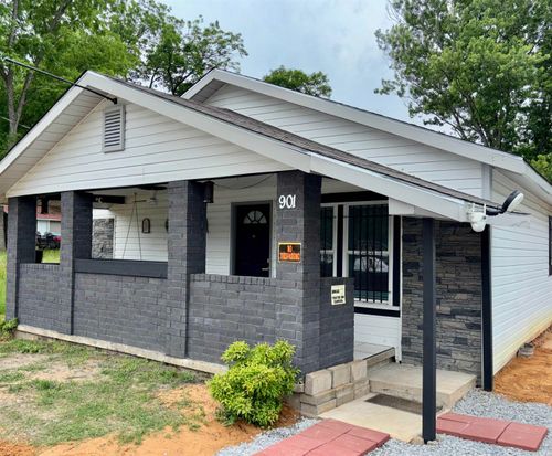 901 S Market, Benton, AR, 72015-5232 | Card Image