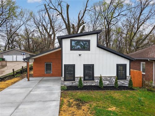 1215 E South Ave, Independence, MO, 64050-4757 | Card Image