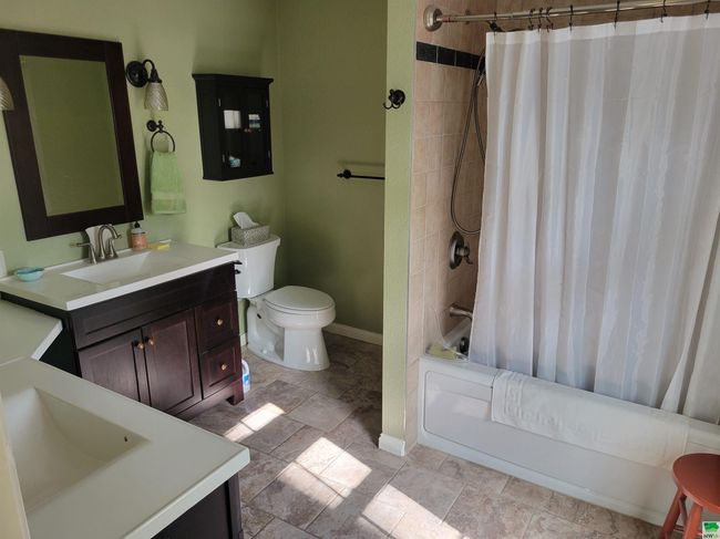 324 Lewis St, House other with 5 bedrooms, 3 bathrooms and null parking in Vermillion SD | Image 13