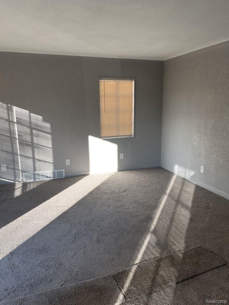 Residential Lease in Detroit 5