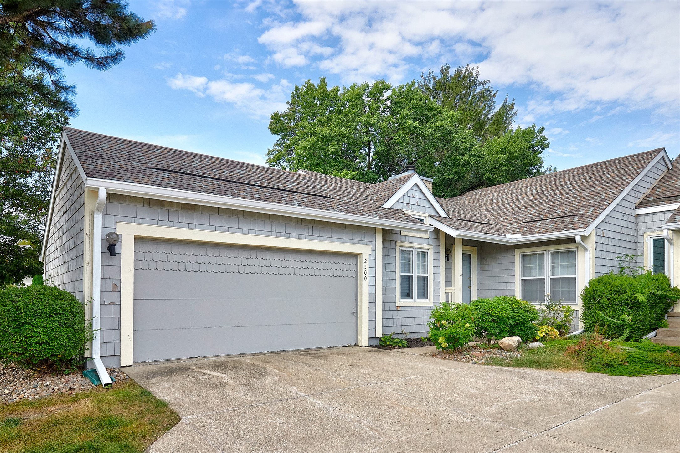 Pine Cir, Urbandale, IA 50322
