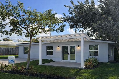 2416 Ne 19th Ter, Wilton Manors, FL, 33305-1512 | Card Image