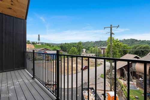 2-215 Circle Dr, GATLINBURG, TN, 37738-3418 | Card Image