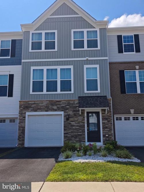 8795 Kensington Church St, MANASSAS, VA, 20112-2458 | Card Image