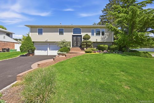 8 Herkimer Ave, Jericho, NY, 11753-1524 | Card Image